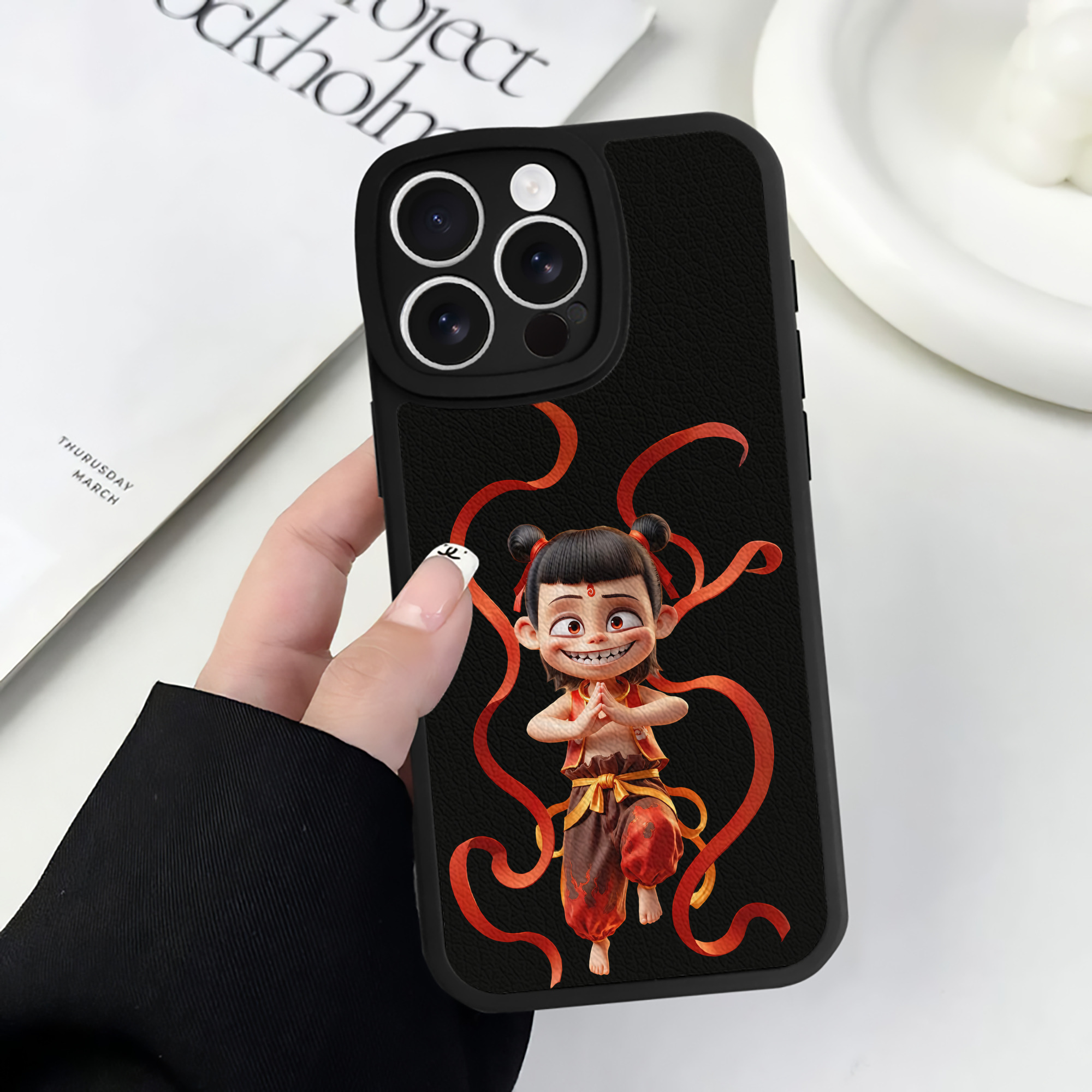 （画像用） Ne Zha 2 ナタ 魔童の大暴れ 【iPhone 16シリーズ対応】シリコンスマホケース（レザー調） 材質：シリコン